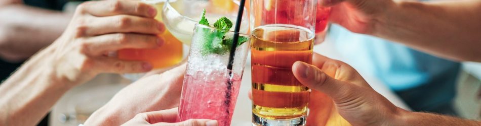 Top 10 Drinks for a Garden Party (Including Non-Alcoholic)